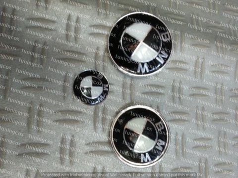 Emblema BMW alb cu negru pentru capota+portbagaj+volan la set