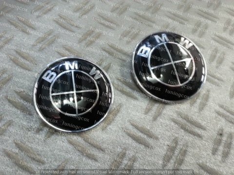 Emblema BMW pe negru pentru capota si portbagaj la set