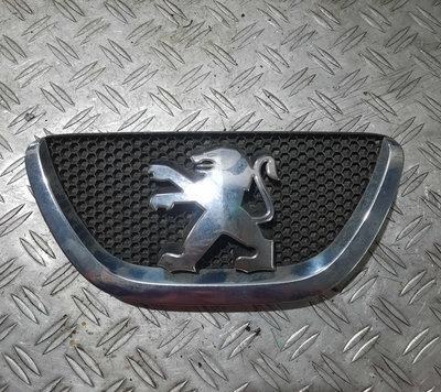 Emblema capota Peugeot 107