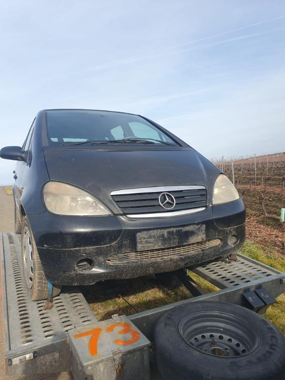 Emblema fata Mercedes A-Class W168 2001 hatchback 