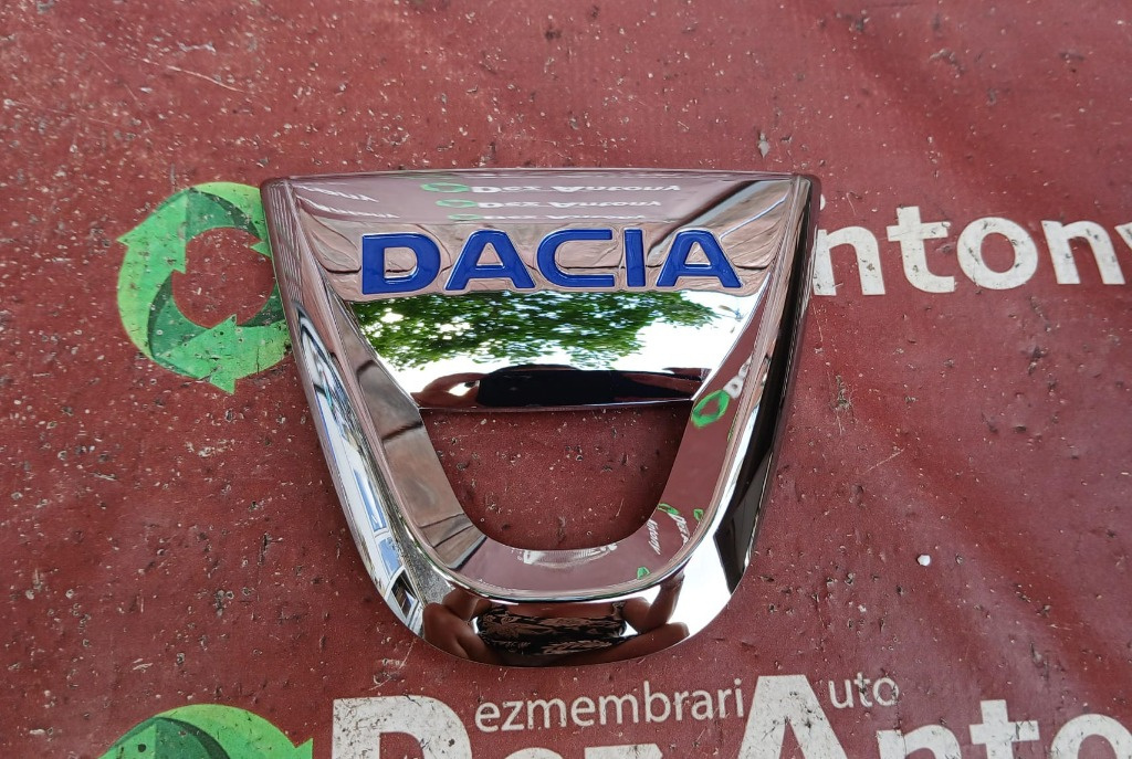 Emblema fata NOUA ORIGINALA Dacia Dokker Dacia Lodgy Dacia Sandero Dacia Logan MCV