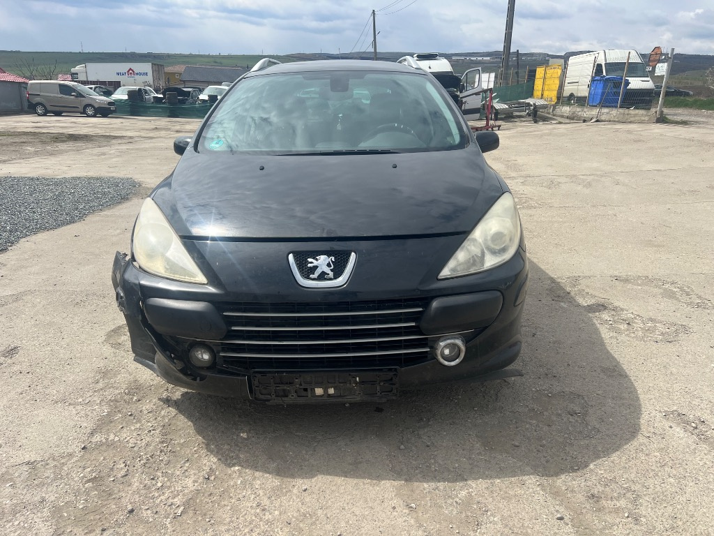 Emblema fata Peugeot 307 2006 Break 1,6 hdi