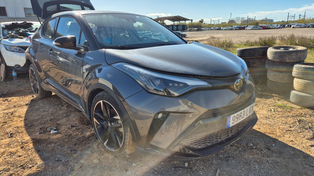 Emblema fata Toyota C-HR 2022 SUV 2.0 18