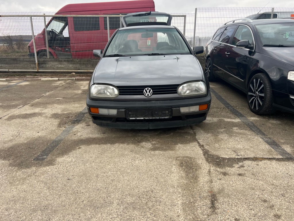 Emblema fata Volkswagen Golf 3 1994 Hatchback 1,6 benzina