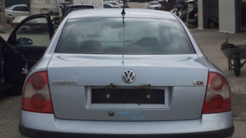 Emblema fata Volkswagen Passat B5 2003 l