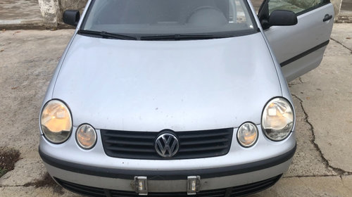 Emblema fata Volkswagen Polo 9N 2003 cou