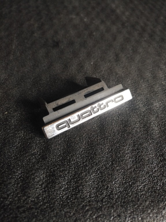 Emblema grila fata "Quattro" pentru Audi A7 2011-2014 4G8853736 4G8853736B