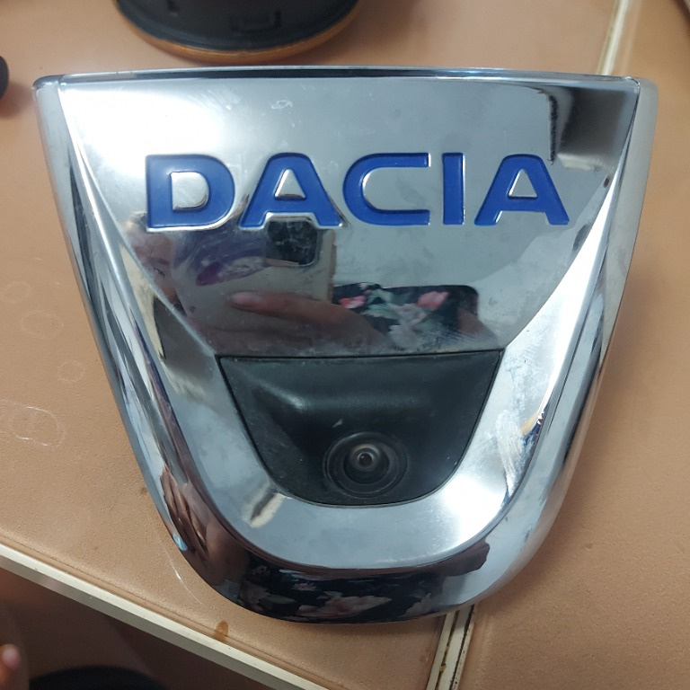 Emblema haion cu camera marșarier Dacia Spring cod produs:908892845R