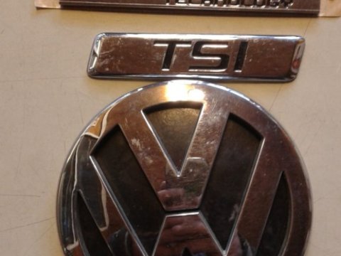 Emblema+inscriptie VW