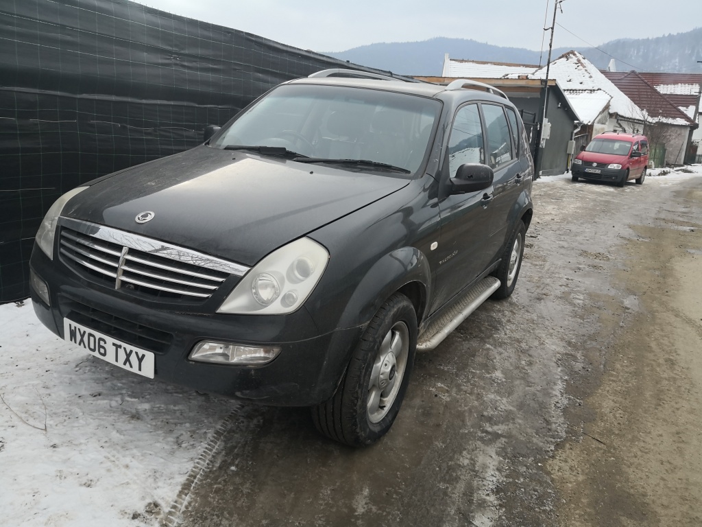 Emblema spate SsangYong Rexton 2006 Suv 2.7