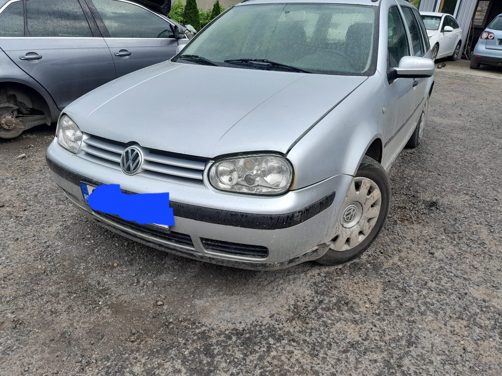 Emblema spate Volkswagen Golf 4 2001 kombi 1.9 tdi