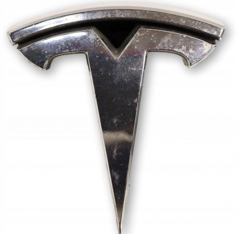 EMBLEMA TESLA MODEL S