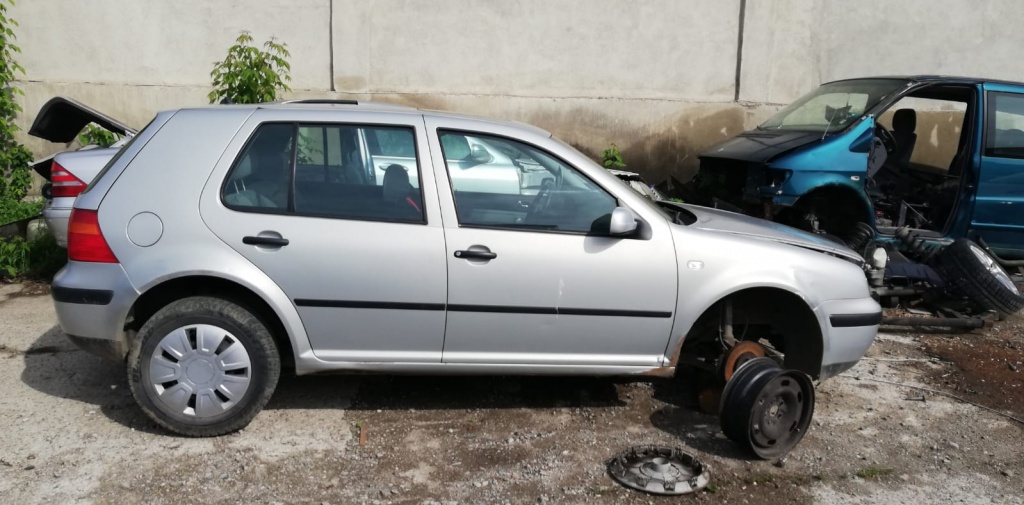 Etrier frana dreapta spate Volkswagen Golf 4 2000 hb 1,4