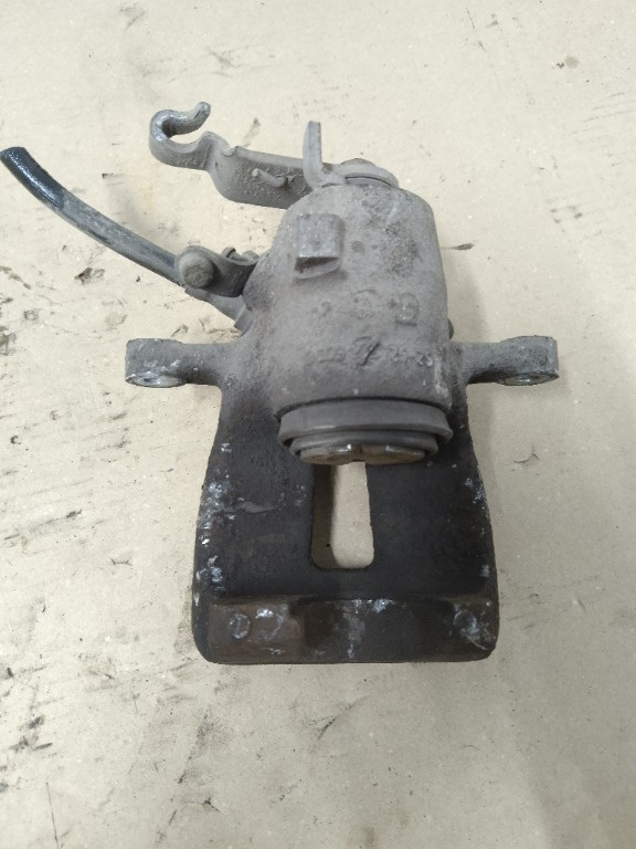 Etrier Frana Spate stanga Volkswagen Jetta 3 2004-