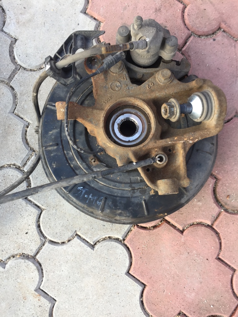 Etrier stânga spate Mercedes ml w164