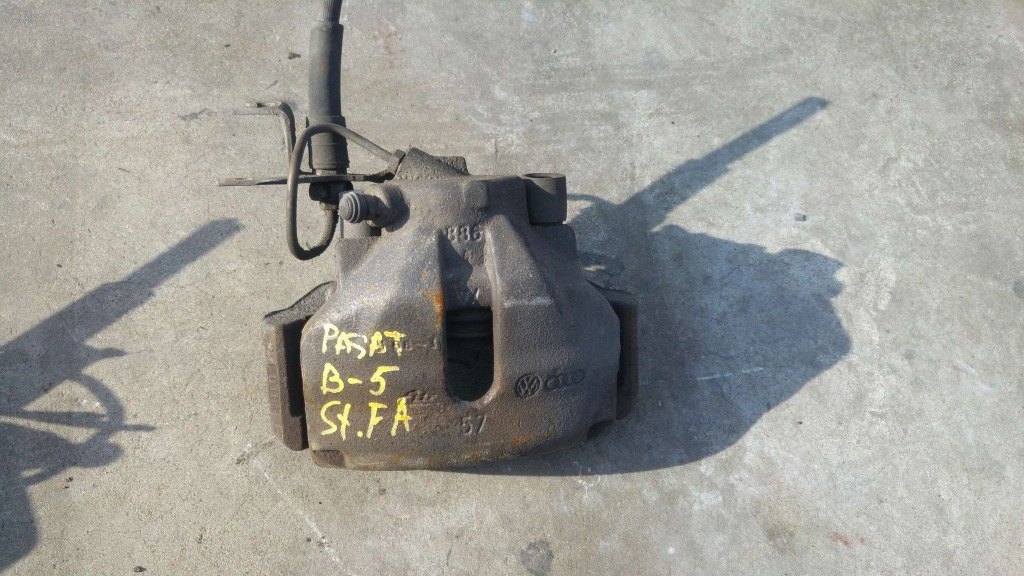 Etrier stanga fata vw passat b5 3b