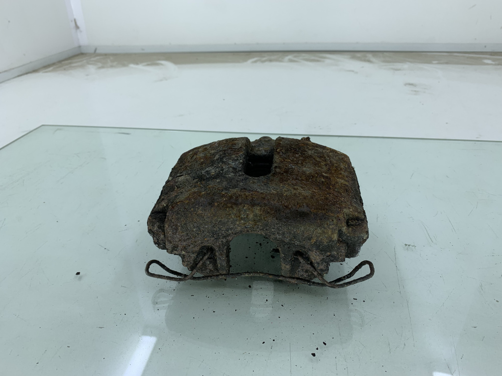 Etrier stanga fata VW PASSAT B7 2.0 CFFB