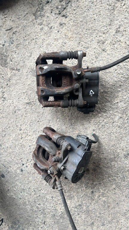 Etrier stanga spate Mercedes A-Class W177