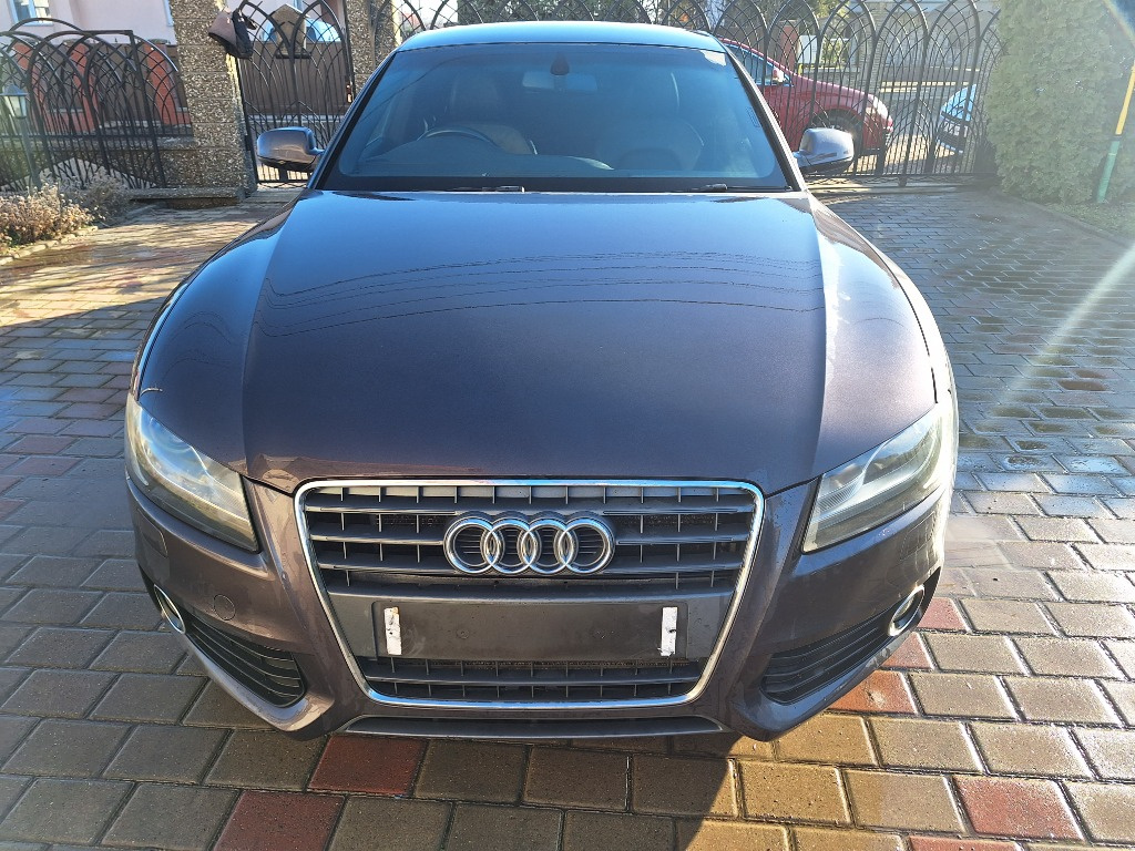 Față completă Audi A5. S-line 2.0 diesel c a h 2011 patru uși