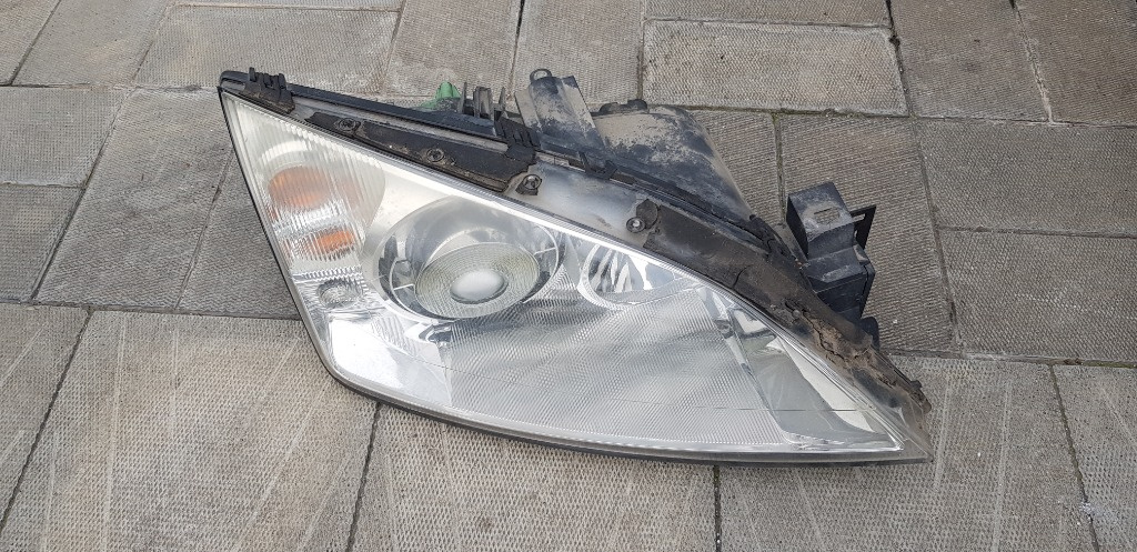 Far dr xenon ford mondeo 2003