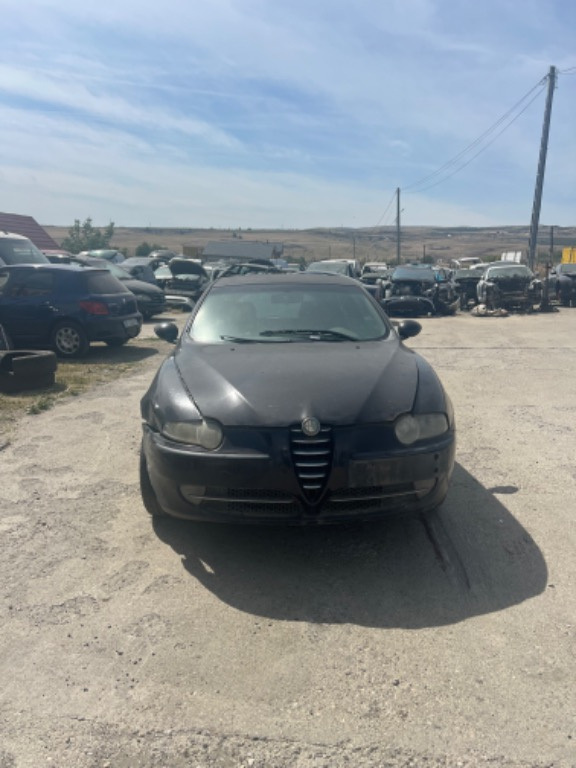 Far dreapta Alfa Romeo 147 2003 Hatchback 2.0 benz