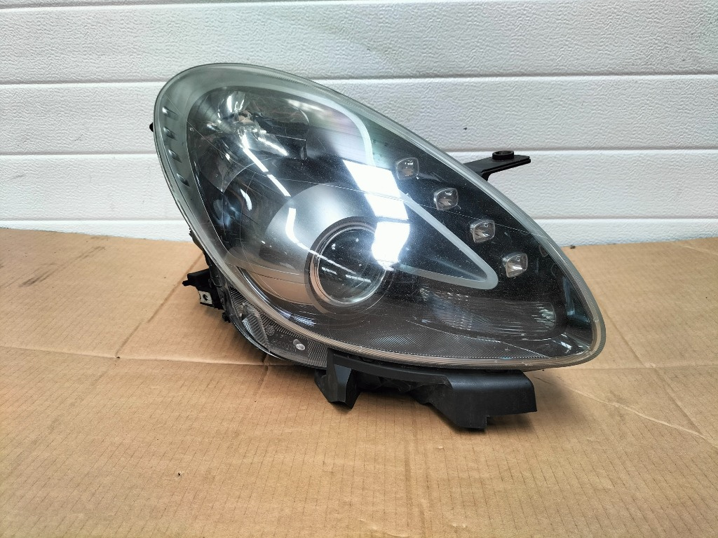 Far dreapta Alfa Romeo Giulietta, 2012, xenon
