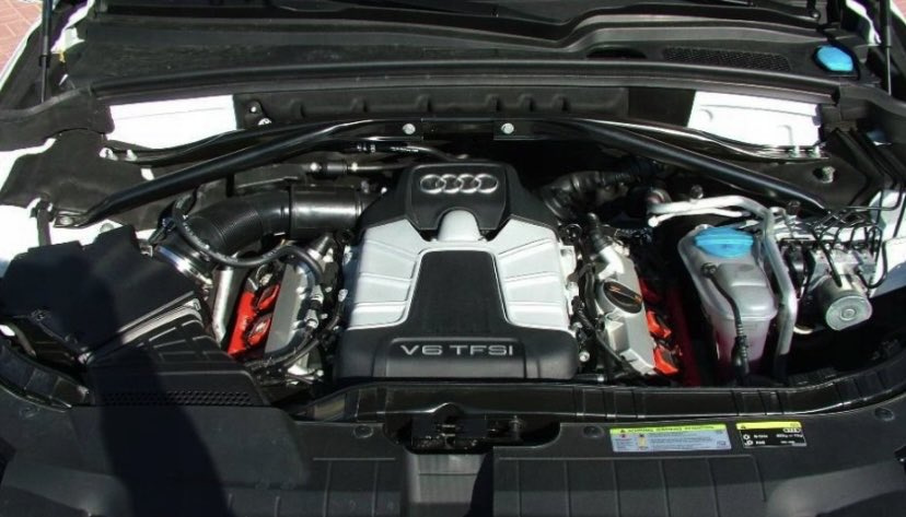 Far dreapta Audi Q5 FY 2021 suv 2.967
