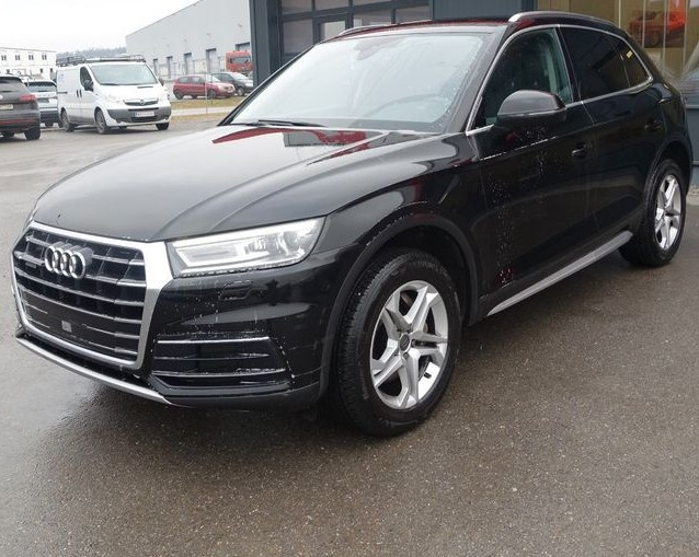 Far dreapta Audi Q5 FY 2021 suv 2.967
