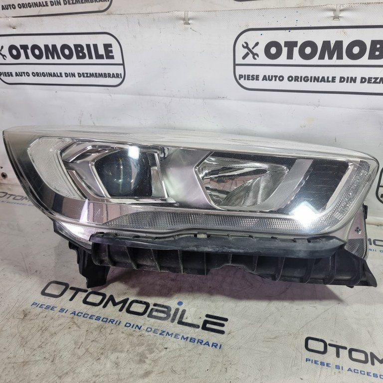 Far dreapta Bi-Xenon Ford Kuga 2 Facelift: 90156360, 90156361 [Fabr 2007-2016]