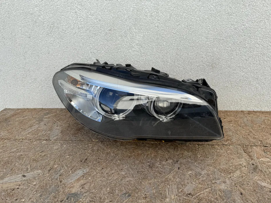 Far dreapta BMW Seria 5 F10 F11 LCI Facelift Xenon Adaptiv Original