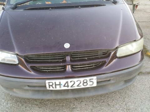 Far Dreapta Chrysler Voyager din 1999