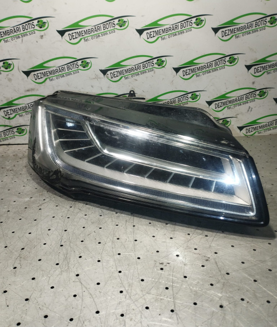 Far dreapta cu defect se vede in poza Audi A8 D4/4H [facelift] [2013 - 2018] Sedan