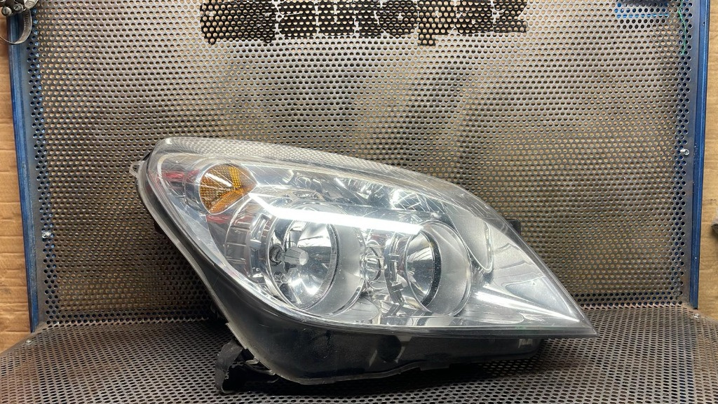 Far dreapta cu interior argintiu Opel Astra H 2005-2010