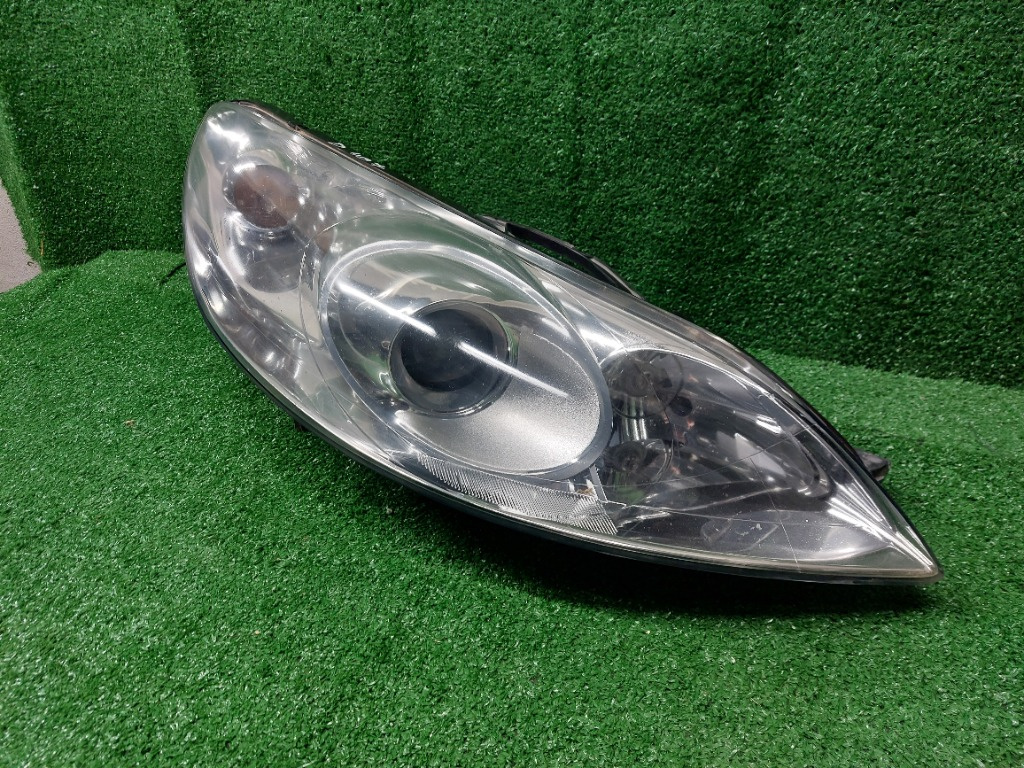 Far dreapta cu lupa fara xenon original peugeot 407