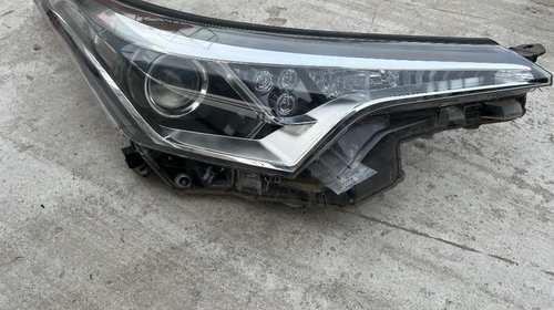 Far dreapta cu lupa si led Toyota CHR 20