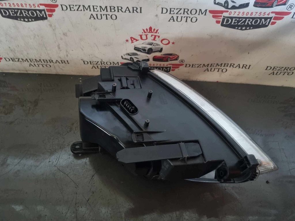 Far dreapta cu Xenon original Ford C-Max