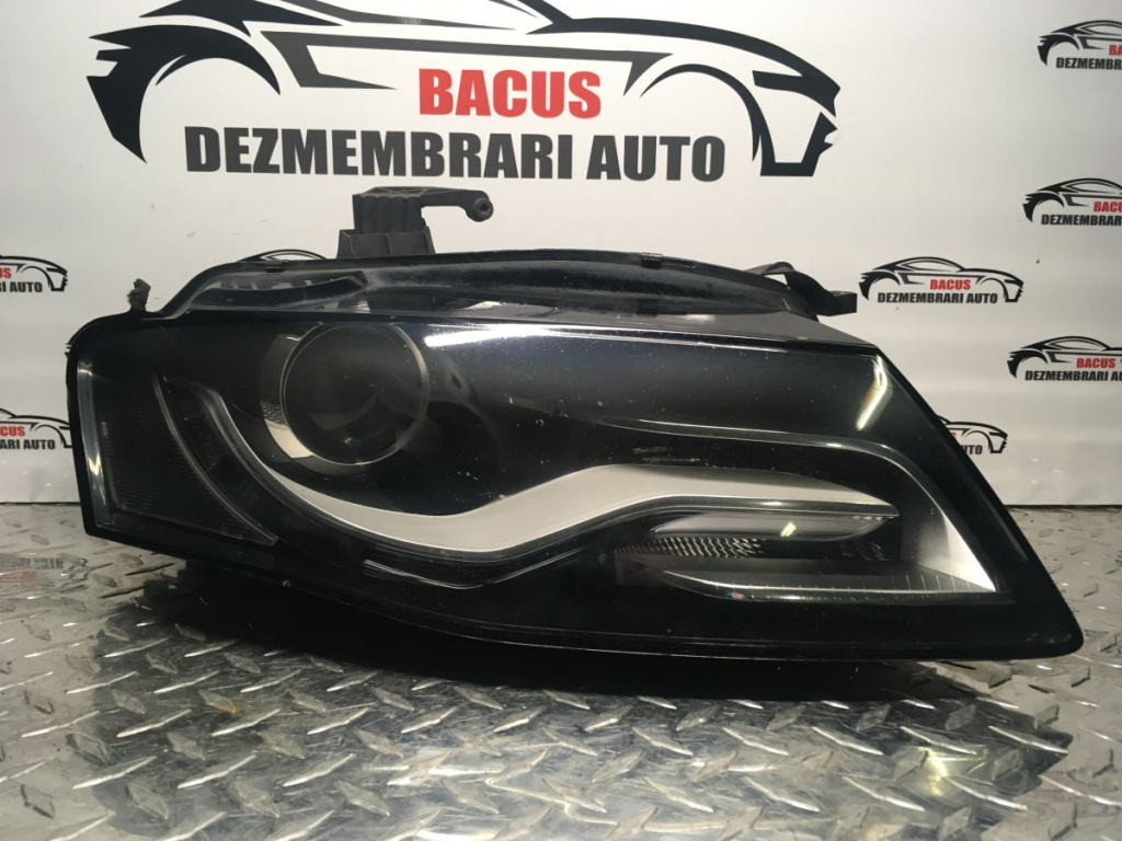 Far Dreapta Cu Xenon Si Led Audi A4 B8 COD 8K0941030c