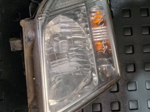 Far dreapta fata Nissan Navara d40 an 2005-2010 H7