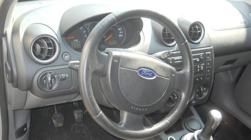 Far dreapta Ford Fiesta 2002 Hatchback 1