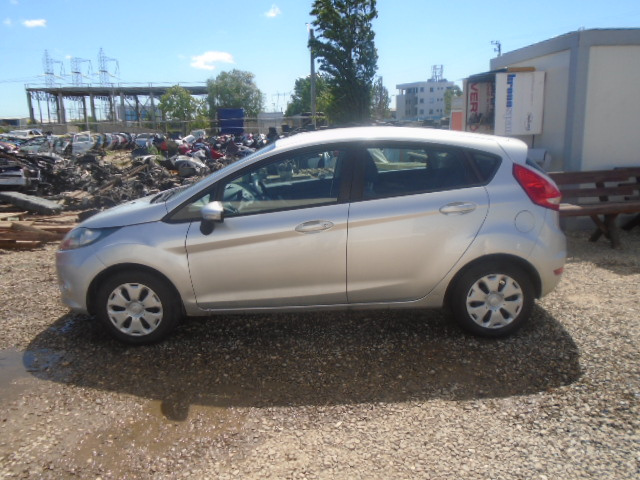 Far dreapta Ford Fiesta 2010 Hatchback 1