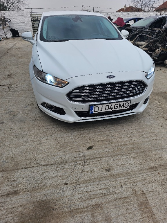 Far dreapta Ford Mondeo 5 2015 Hatchback 2.0