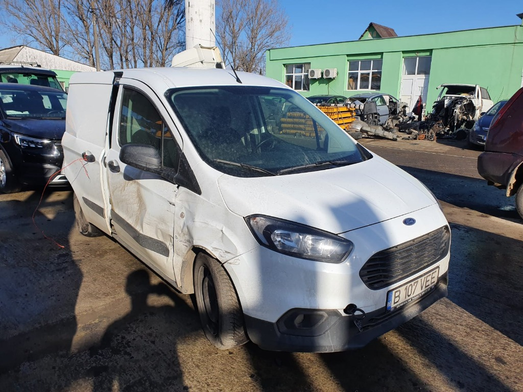 Far dreapta Ford Transit 2020 courier 1.