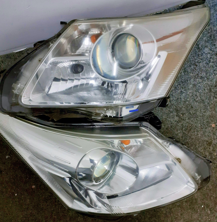 FAR DREAPTA HALOGEN CU LUPA AVENSIS DREAPTA T27 2008 2009 2010 2011 2012 STARE BUNA NON Facelift