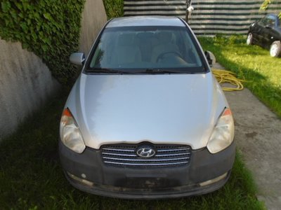 Far dreapta Hyundai Accent 2006 sedan 1,4