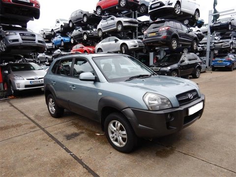 Far dreapta Hyundai Tucson 2006 SUV 2.0 CRTD