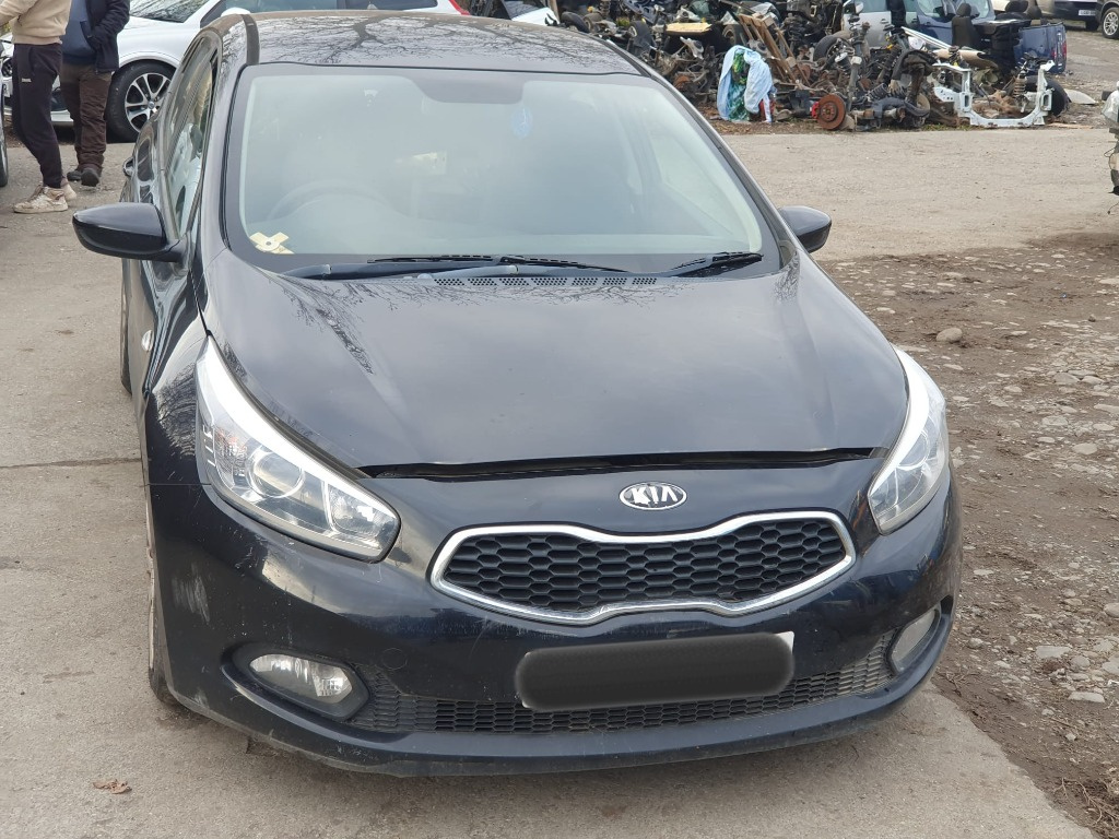 Far dreapta Kia Ceed 2013 Hatchback 1.6
