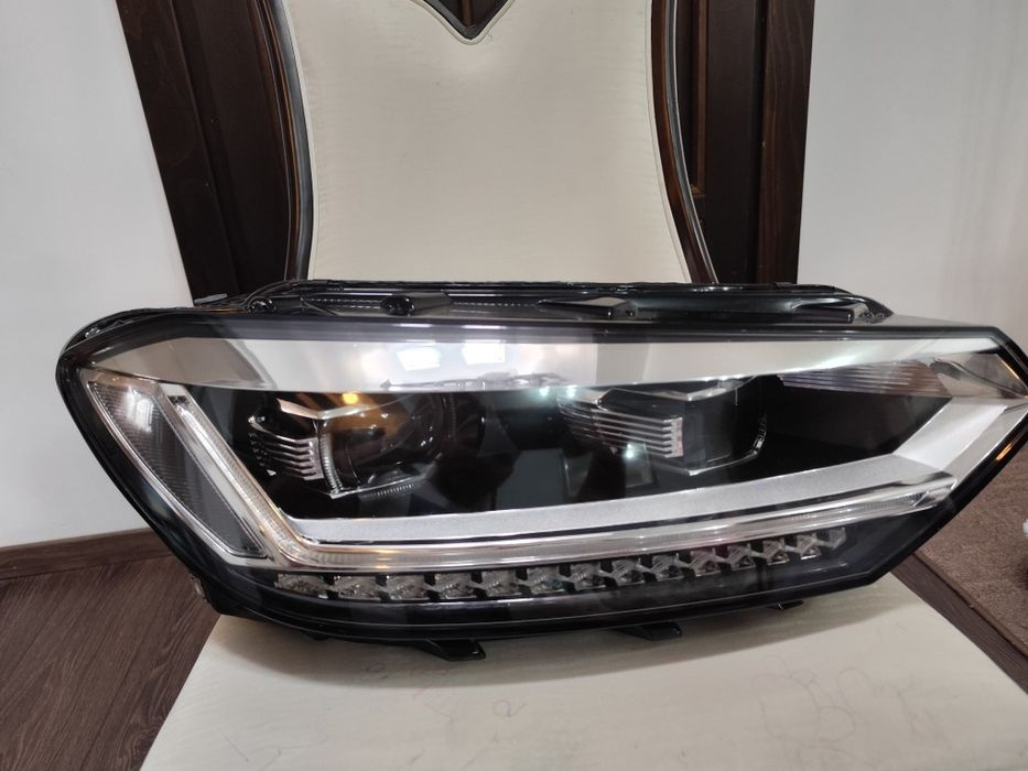 Far dreapta Led Vw Touran 5T model 3 cod