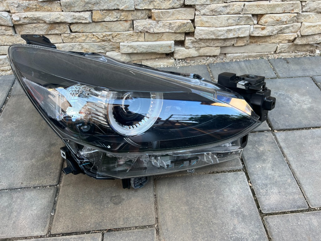 Far dreapta Mazda 2 facelift full led D43N-51030 far parte pasager