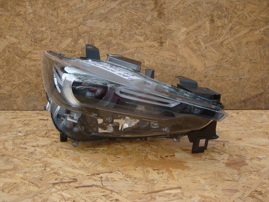 Far dreapta Mazda CX 5 dupa anul 2018 COD K124-51030