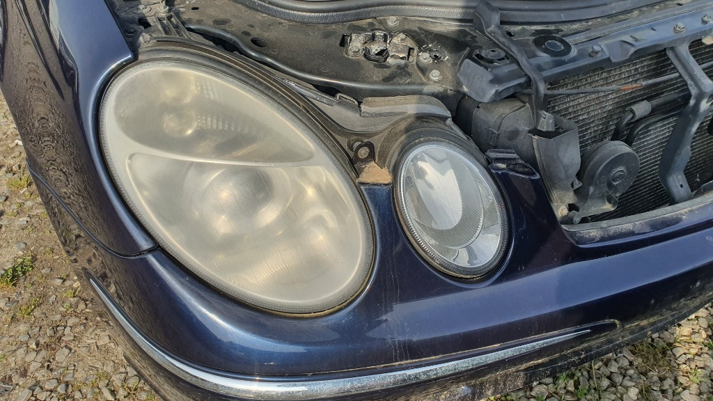 Far dreapta Mercedes Benz E270 W211 sedan 2002 2003 2004 2005 2006